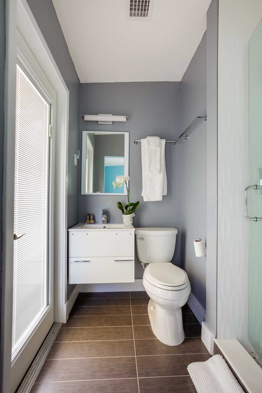 bathroom-sink-cardinal-blue-daze-designs