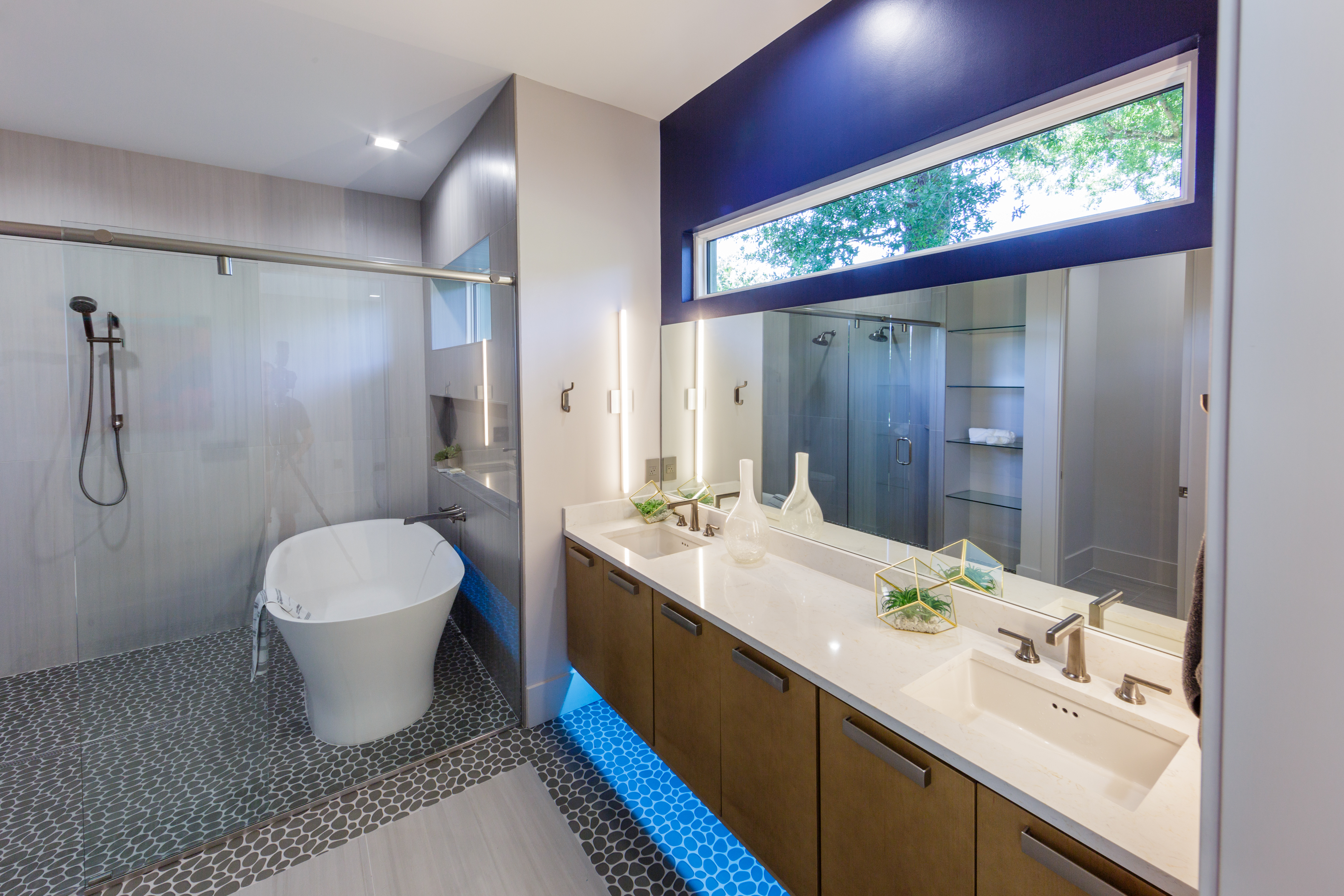 Grinnell Modern: Master Bath Tub & Vanity